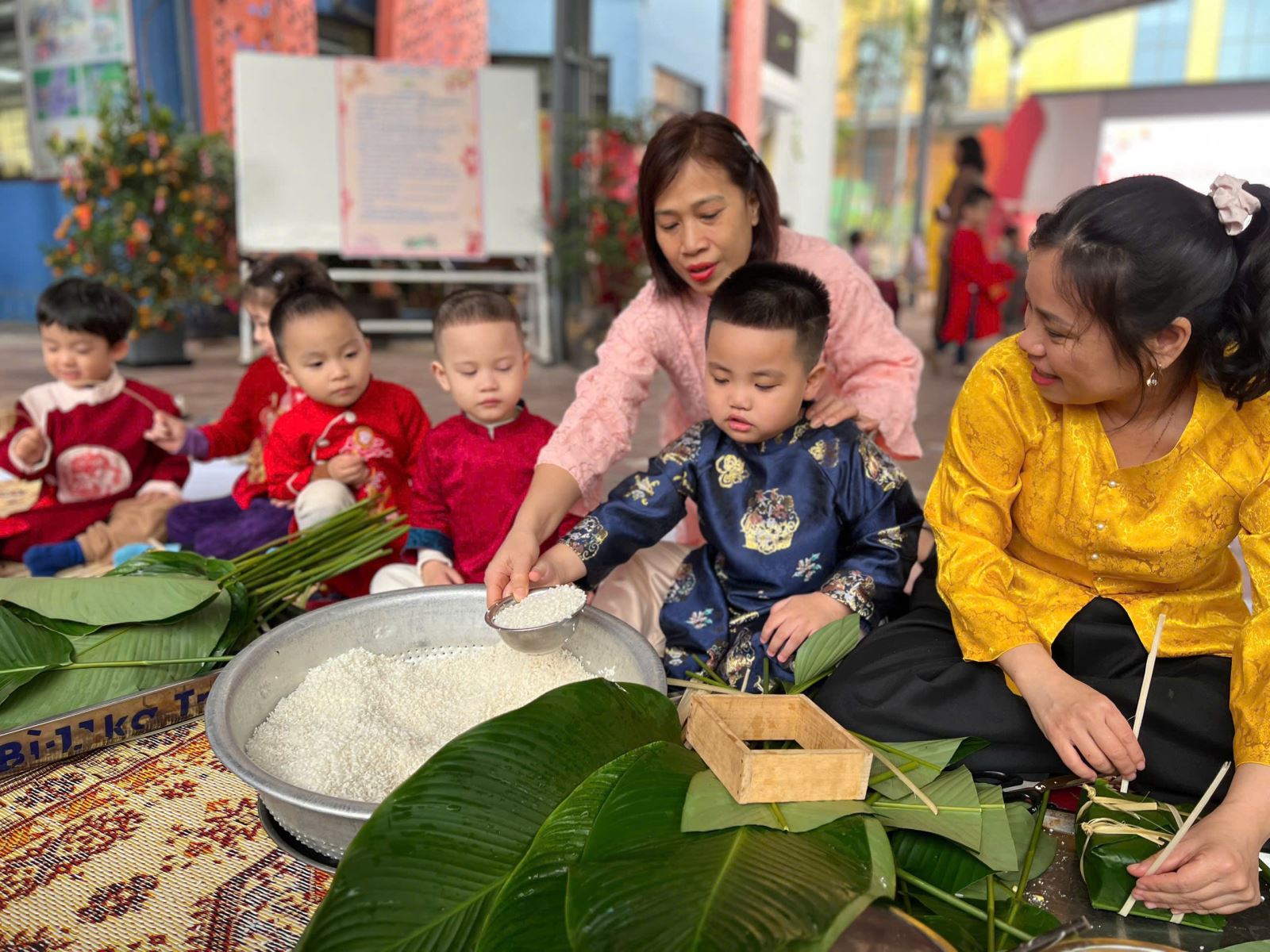 Nào hãy cùng bé múc thật khéo nhé !!!