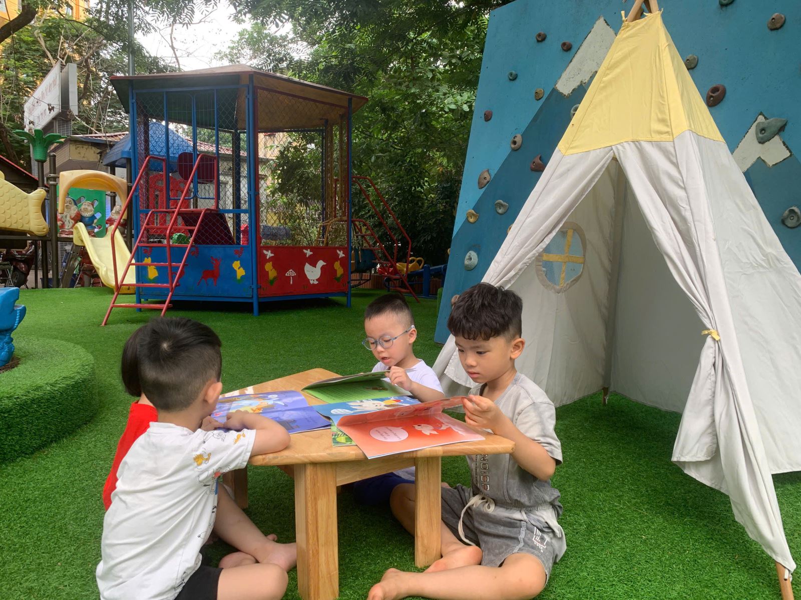 Các bé dược tự do chọn không gian đọc sách ...