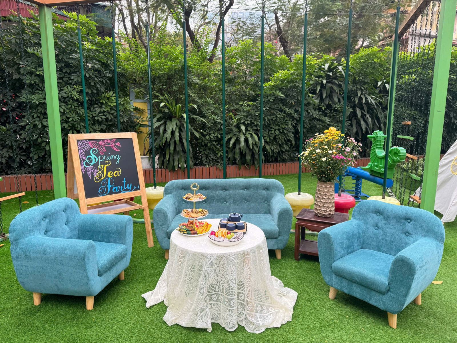 Có rất nhiều góc đáng yêu để các bé lựa chọn tham gia tiệc trà