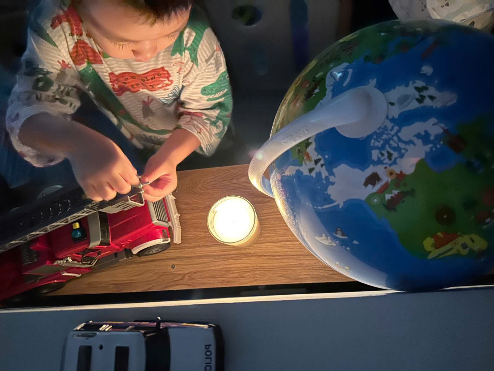 Bé Tuấn Minh hưởng ứng hoạt động tại nhà