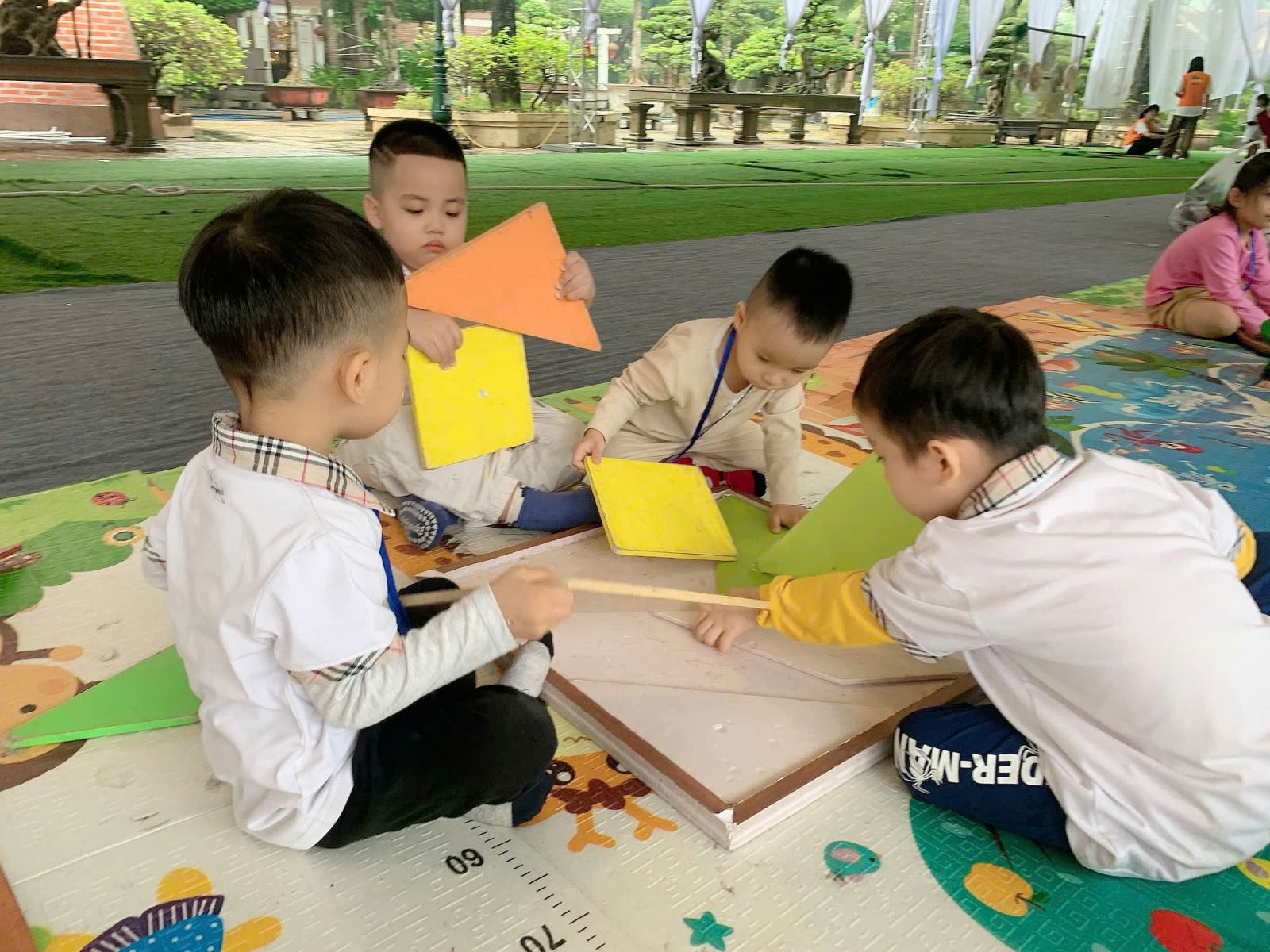 Các con tham gia các trò chơi trí tuệ cùng các bạn !!!