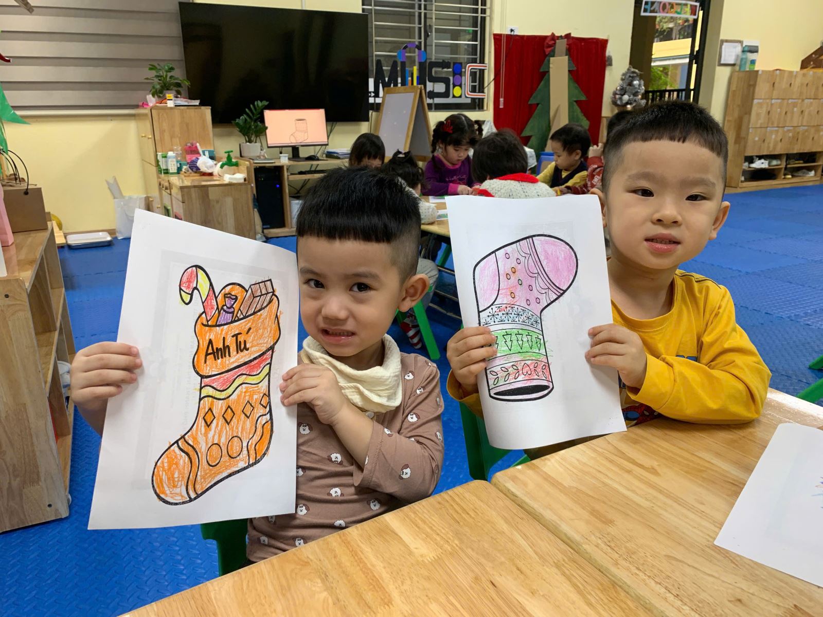 Chúng mình cùng làm những chiếc tất thật xinh xắn để trang trí nào!!!