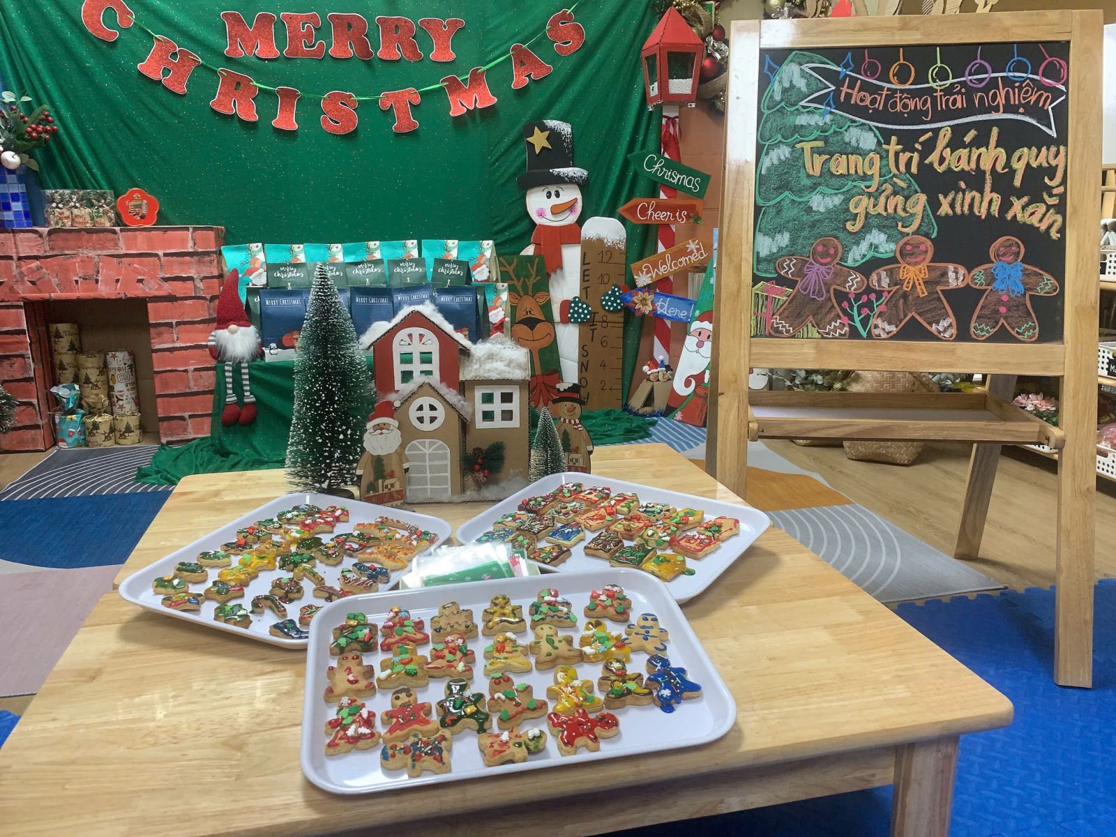 Những chiếc bánh gừng xinh xắn đã ra lò và mời các bé cùng thưởng thức nào...